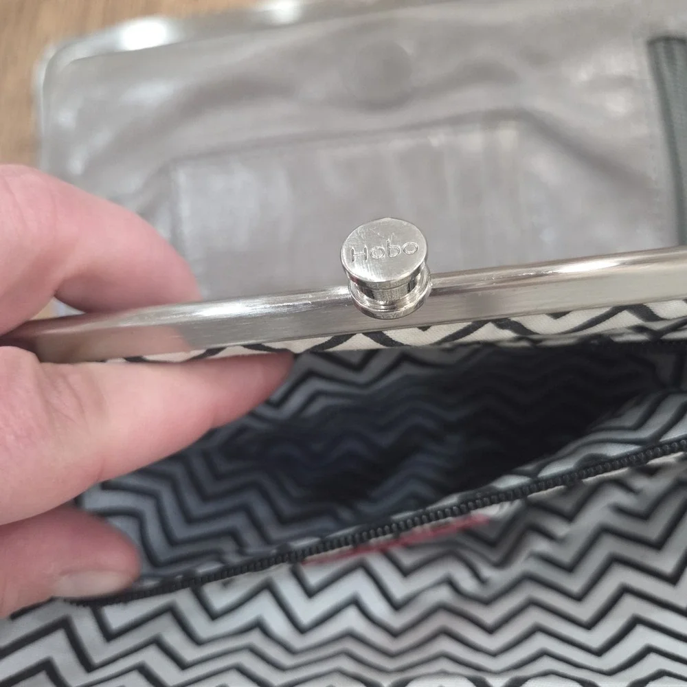 HOBO The Original Lauren Embossed  Leather Clutch Wallet - Picture 9 of 9